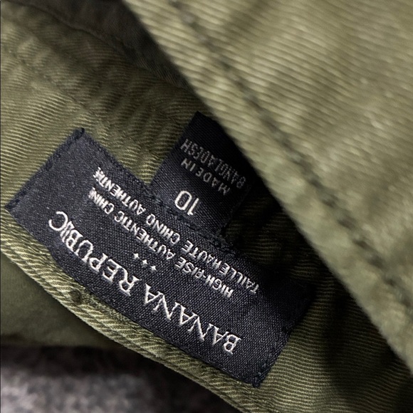 3/$25 Banana Republic Men's Dark Olive Chinos - Picture 2 of 2